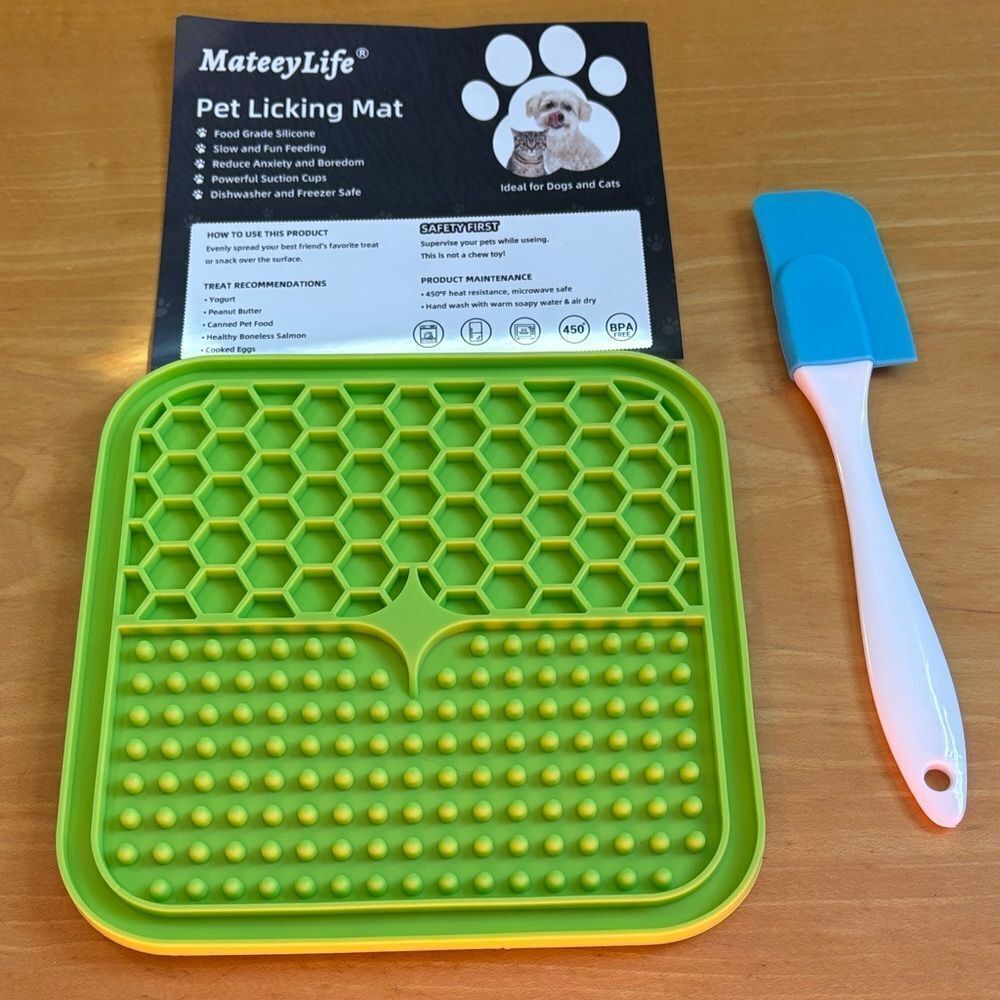 Green Pet Licking Mat for Dogs